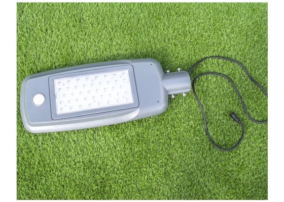 Luz de rua posta solar durável 5500K do diodo emissor de luz IP65 50W com o painel solar Rotatable