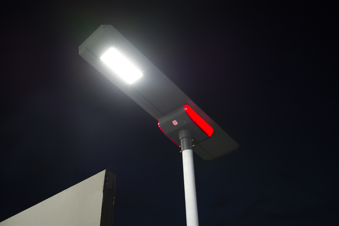 12V IP65 75Ra todo em uma luz solar do pátio da rua com controle modelo do APP do telefone